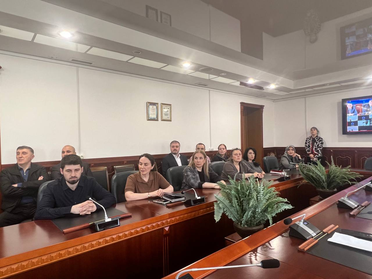 Вице-премьер РД Абдурахман Махмудов представил участника программы «Время героев» Магомеда Валихова в качестве замминистра здравоохранения РД